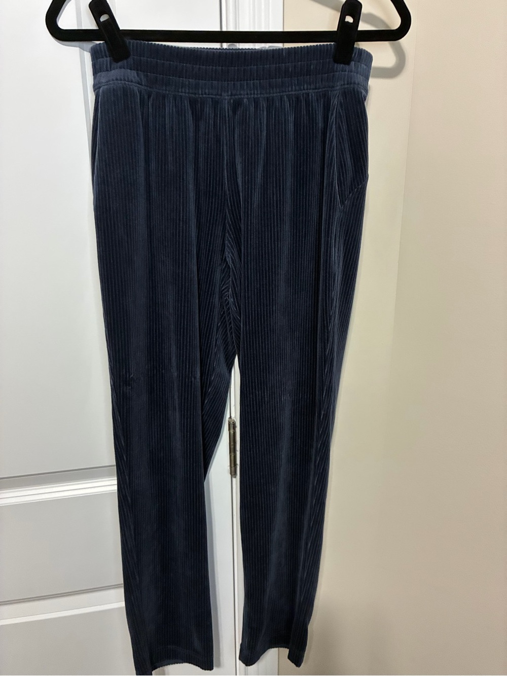 Lululemon Scuba Mid-Rise Wide-Leg Pant 7/8 Length *Velvet Cord size 4